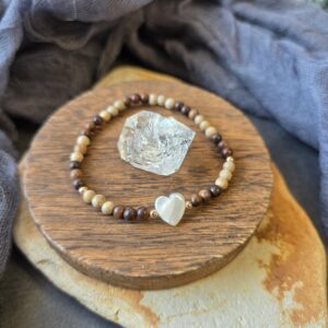 Mother of Pearl Heart Stretch Bracelet - 7"