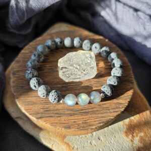 Labradorite & Unwaxed Lava Stretch Bracelet